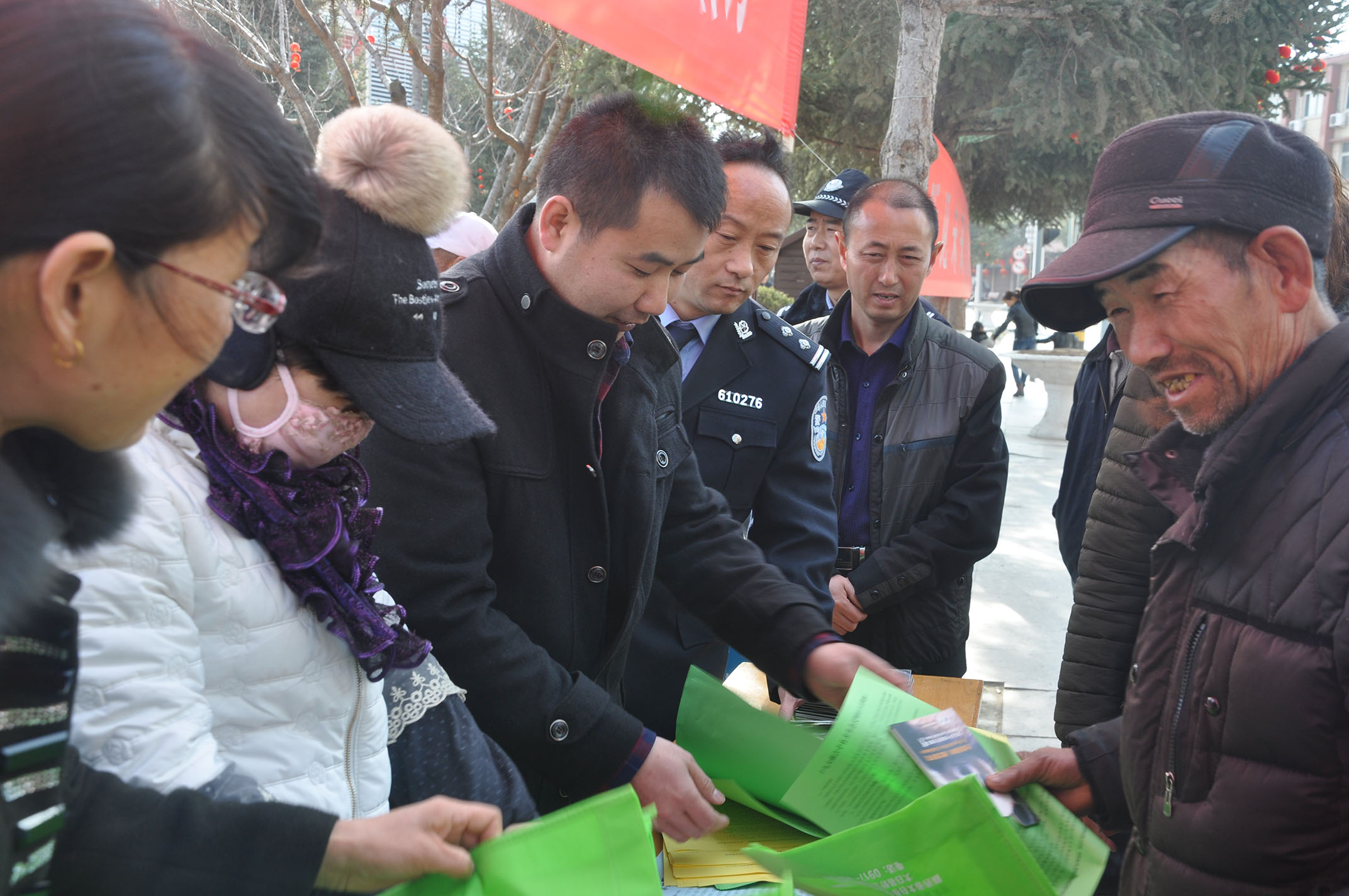 省太白林业局开展3月3日 世界野生动植物日公益宣传活动